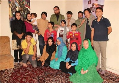 مهاجرین افغان در کرج نمایش «این سوی مرز» را اجرا می کنند