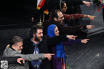 «هملت» دو اجرایی شد