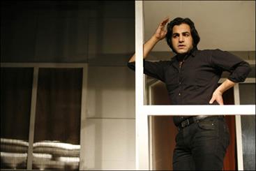 کارگردانی که اینترنتی به خبرنگاران پاسخ داد