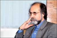 ترجمه‌ی نمایش‌نامه‌‌های بدون ضروت، باعث انفعال نویسندگان ما می‌شود