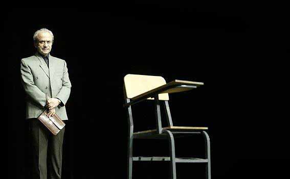 هنوز به مرحله نماد شناسی آثار رادی نرسیدیم