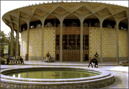 گل به خودی تئاتری‌ها در همایش رادی‌شناسی