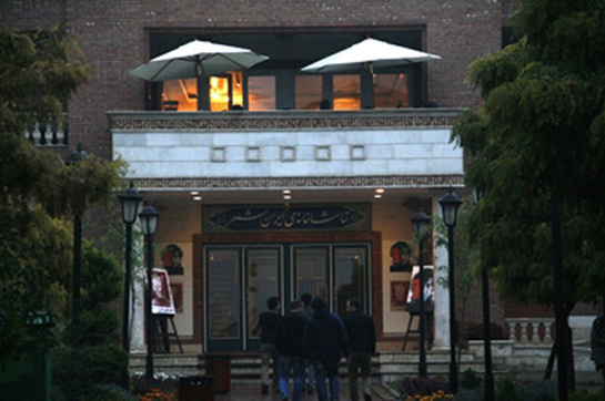 فرصت اجرای تئاتر دانشگاهی در فضای حرفه‌ای فراهم شود