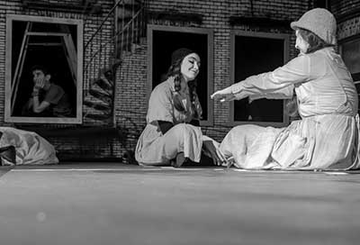 نمایش «دو نوجوان درانتظار گودو» تمدید شد.