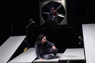 «ضحاک» امروزی به تئاتر می‌رود