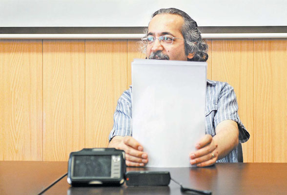 گفتگو با محمد یعقوبی/بگذریم