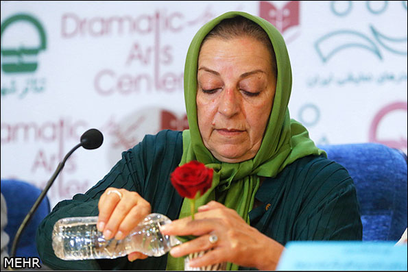 مرضیه برومند به تمرین گروه‌های تئاتر عروسکی سر زد