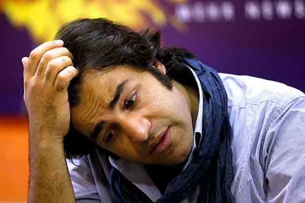 آرش عباسی: فقط در ایران هنرمندان پشت در اتاق مدیران می‌نشینند