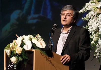 افراد منتقد به پرکاری هنرمندان جوان، روزگاری چهار کار روی صحنه می‌بردند