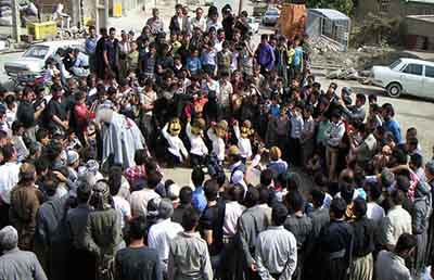 اجرای نمایش خیابانی 