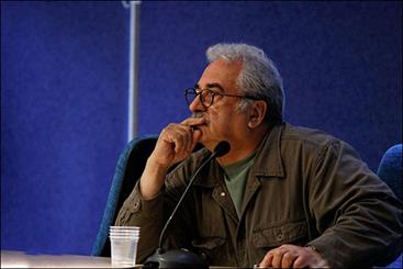 دکتر تاکید کرده عصبی نشوم/رودرروی تئاتر ایستاده‌اند