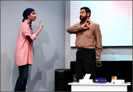 نگاهی به نمایش ˝یه کلیک کوچولو˝/ تجدد آری یا نه؟