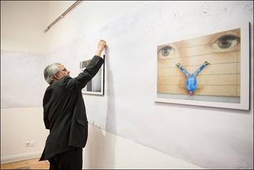 مدیر تئاتر ارشاد با پاک کردن خرچنگ‌ها به کمک کودکان سرطانی رفت