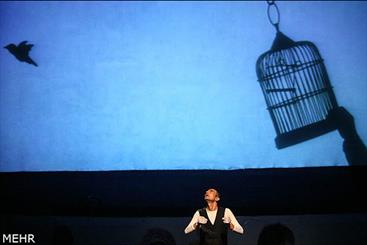 بهرام برای سینا روی صحنه می‌رود/ هنرمند بیماری که غم داروی دیگران را دارد