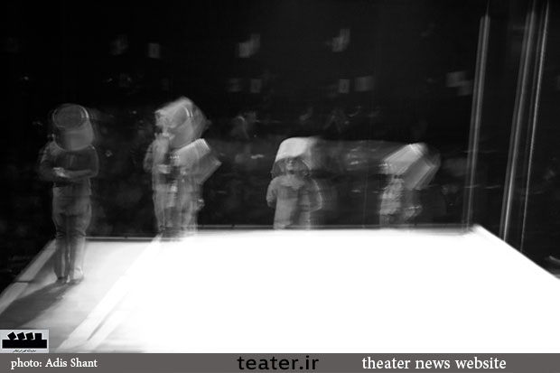 در تالار های نمایش تهران 33 نمایش اجرا می شود