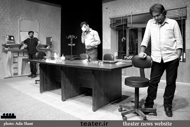 نگاهی به نمایش ˝در همین نزدیکی˝ /صید ماهی از آب گل‌آلود