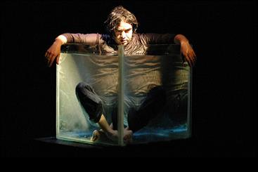 «در میان ابرها» در سنگاپور اجرا شد