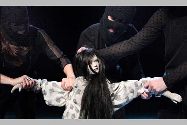 سالن اجرای دو نمایش خارجی تغییر کرد