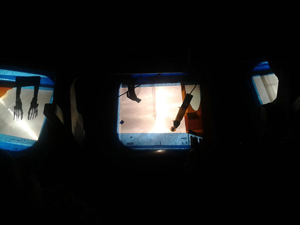 نمایشی نیمه سینمایی، نیمه تئاتری،مخاطبان را به روی صحنه برد