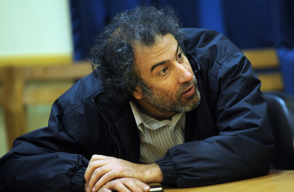 سیامک صفری: بستن قرارداد با گروه‌های نمایشی یک انقلاب است!