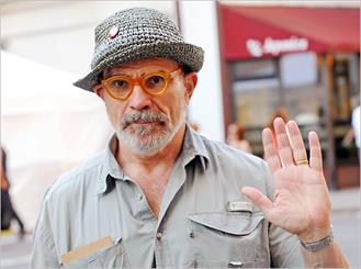 نمایش «آقای شادی» در تماشاخانه مشایخی