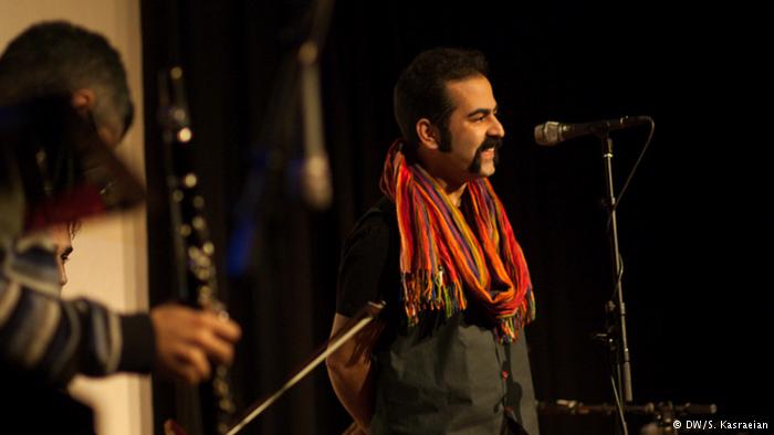 خواننده «پالت» برای یک نمایش خواند