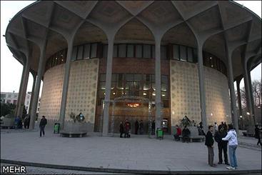 چرا کسی یقه آن مسئولان را نمی‌گیرد؟! / سالن اصلی صاحب صندلی‌های اسپانیایی می‌شود