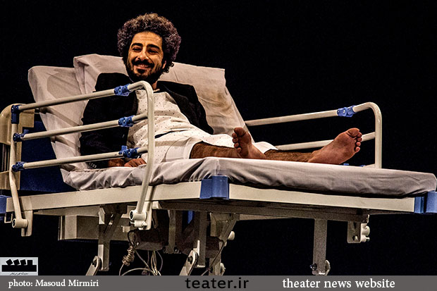 تخفیف دانشجویی برای  نمایش «بالاخره این زندگی ما کیه؟»