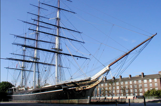 برعرشه کشتی تا کارخانه تنباکوسازی / اجرای تئاتر در عجیب ترین مکانها