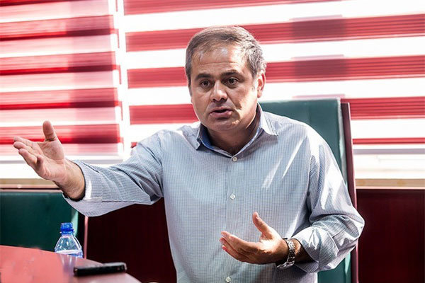 مدیریت در تئاتر ایران «اتوبوسی» است