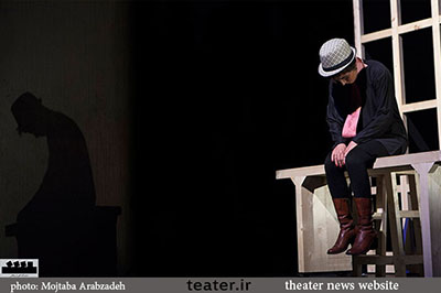 کیمیایی «دو دلقک و نصفی» را افتتاح کرد