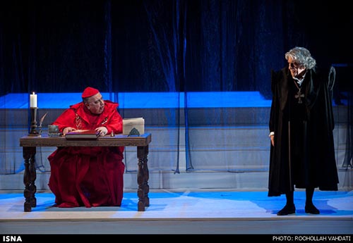 نگاهی به نمایش«مردی برای تمام فصول» / جلوۀ حقیقی قانون و رنگ گرفتن آن