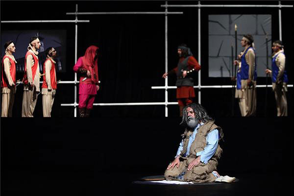 اجرای یک نمایش بر اساس ترجمه‌ای از مقام معظم رهبری