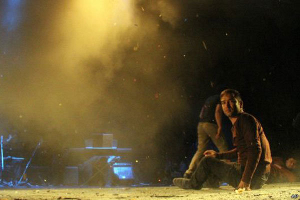 انفجار تروریستی روی صحنه تئاتر