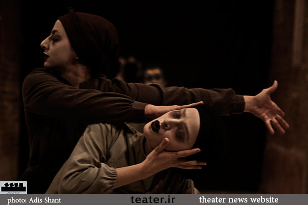 38 نمایش در تهران روی صحنه است