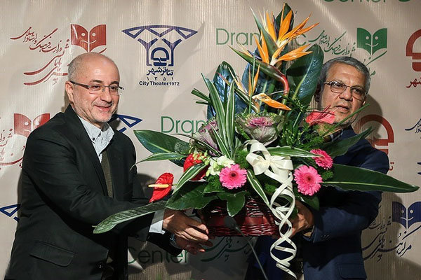 مردی که ثانیه آخر تئاتر را تنها گذاشت/ معاون هنری آینده‌نگر باشد