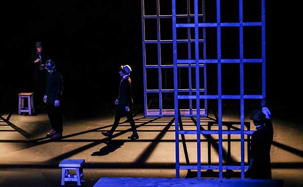 نگاهی به نمایش «دو دلقک و نصفی» کاری از جلال تهرانی