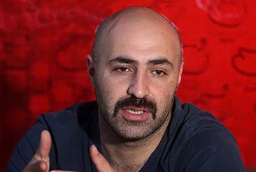 تینو صالحی:‌ در نمایش «وُو» بر بازی‌های زبانی تاکید کرده‌ایم