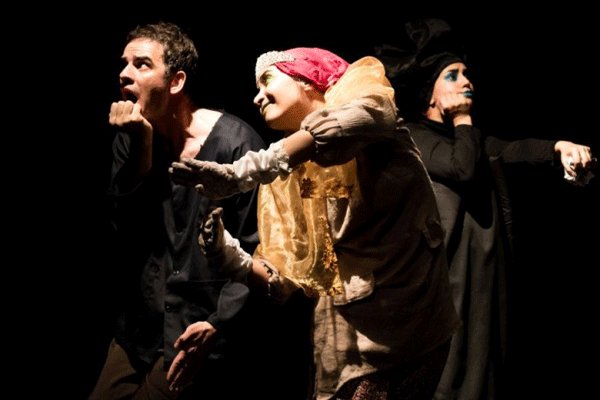 نمایش «آه شهلا این گاوی که جلوم داره راه میره ...»در سالن استاد انتظامی در حال اجراست