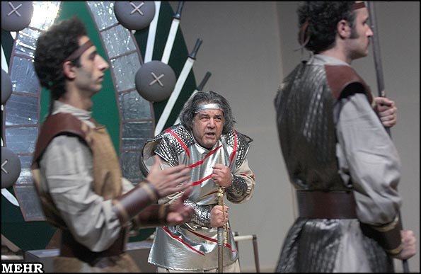 ماکسیم گورکی سرگردان شد