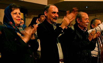 علی نصیریان: اقتباس از ادبیات کهن ایران در قالب نمایشی طنز ستودنی است