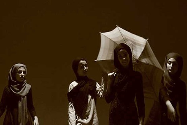 «کلفت ها» برای جشنواره تئاتر فجر آماده می شوند