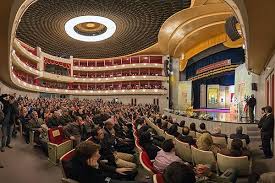 چرا جشنواره تئاتر در تالار وحدت برگزار نمی شود