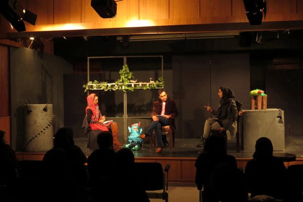 جلسه نقد و بررسی نمایش عروسکی «د، اول دارکوب» برگزار شد جلسه نقد و بررسی نمایش عروسکی «د، اول دارکوب» برگزار شد