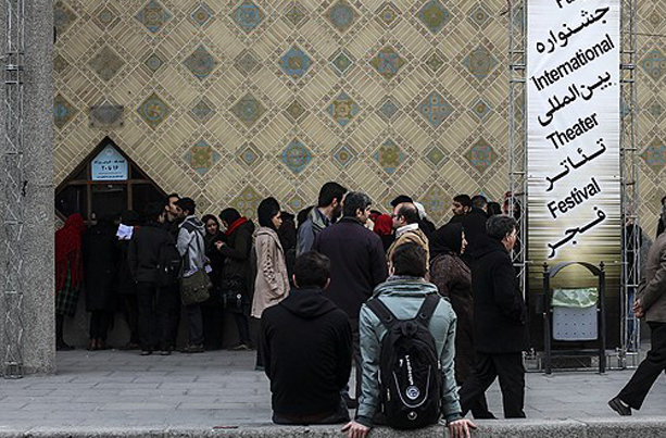 اتمام بلیت در دوسالن/تماشاخانه باران بلیت خارجی هایش تمام شد اتمام بلیت در دوسالن/تماشاخانه باران بلیت خارجی هایش تمام شد