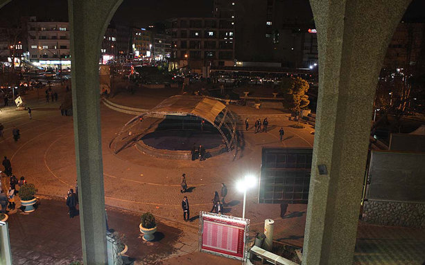 تئاتر شهر معلول است/برگزاری جشنواره در کنار سالن های در حال تعمیر