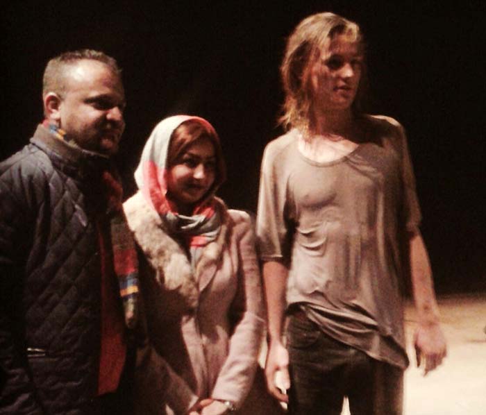 بازیگر آلمانی خیس شد، مخاطبان در دود و خاک غرق شدند بازیگر آلمانی خیس شد، مخاطبان در دود و خاک غرق شدند