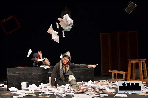 زن روانپریش تماشاگران را از سالن نمایش فراری داد زن روانپریش تماشاگران را از سالن نمایش فراری داد