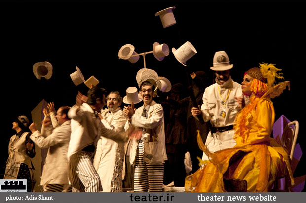 معرفی نامزدهای دریافت جایزه در بخش مسابقه مرور تئاتر ایران معرفی نامزدهای دریافت جایزه در بخش مسابقه مرور تئاتر ایران