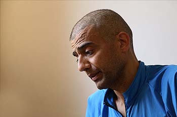 بهرام ریحانی به دلیل وخامت جسمانی به بیمارستان منتقل شد